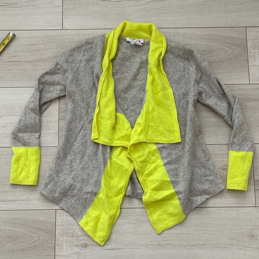 Per Se 100% cashmere Gray and Neon Yellow Cardigan